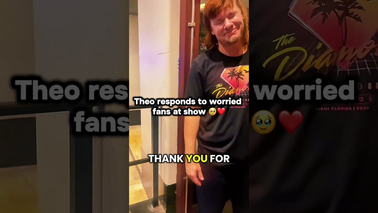 Theo responds to worried fans at show 🥹❤️