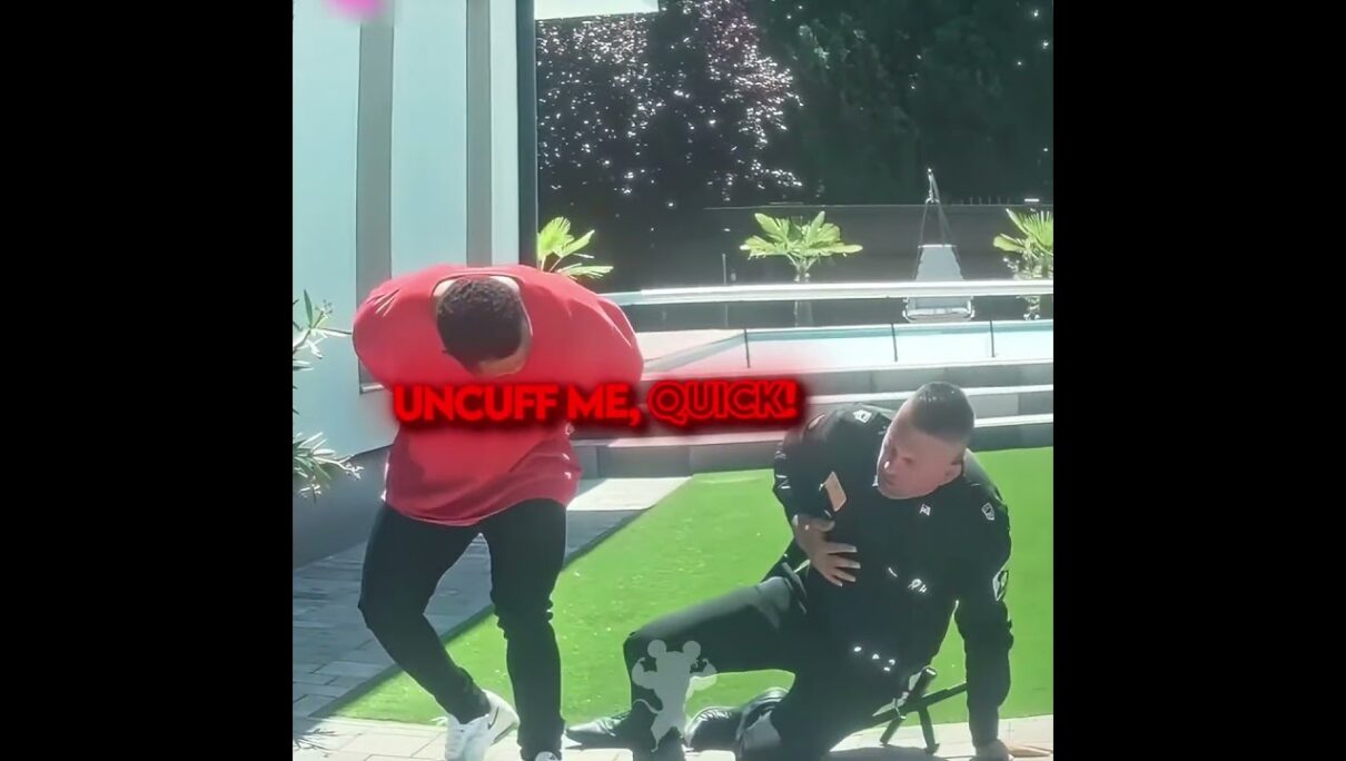 Even criminals can be kind❤️🤝 #shorts